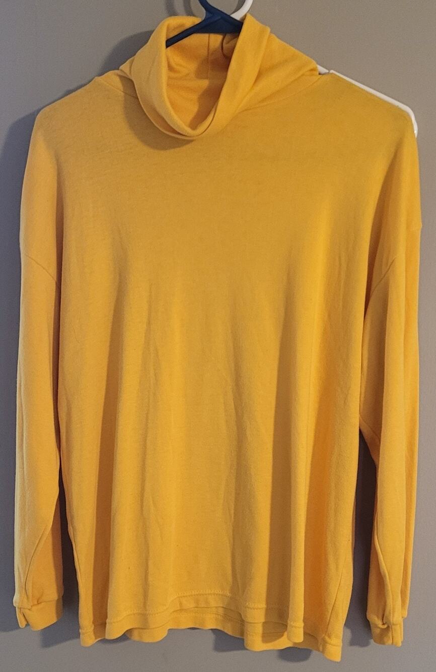 Women's yellow turtleneck size 18/20 by Venizia